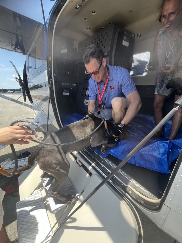 Michael Schneider loading a plane